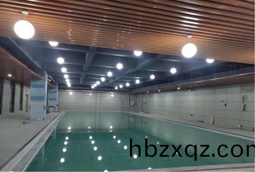 福清小學室(shi)內泳池採用了(le)愛尅除(chu)濕熱泵