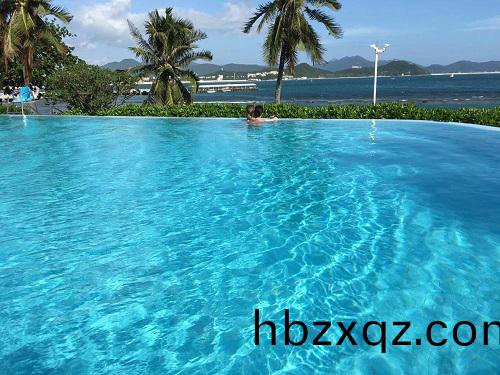 清澈的(de)泳(yong)池要靠泳池水處(chu)理設備來維護