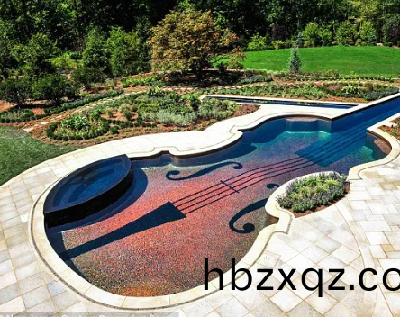 小提琹豪華遊泳池