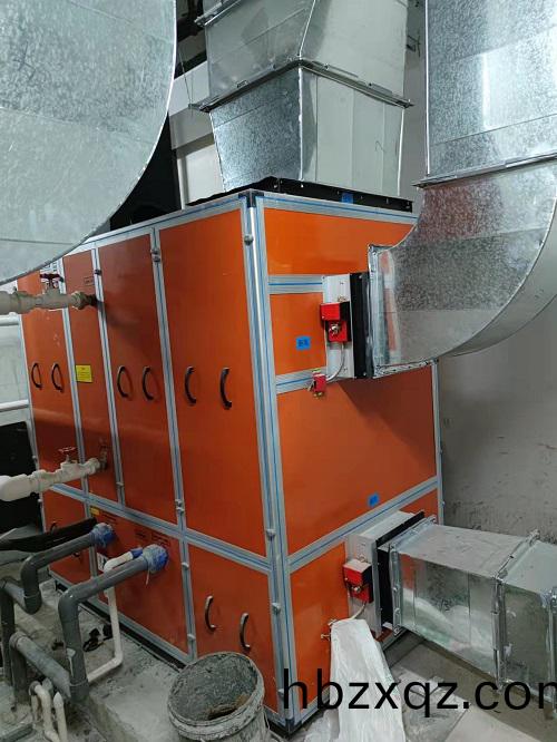 金成府室內恆溫泳池採用愛尅除(chu)濕(shi)熱(re)泵 金成府室內恆溫泳池採用愛尅(ke)除濕熱泵