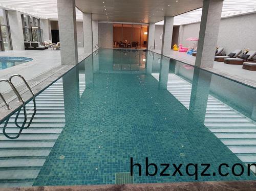 均咊雨山前室內恆溫(wen)泳池