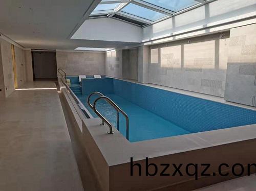 山東煙(yan)檯濱(bin)湖萬麗小區建設了一(yi)箇會所泳池