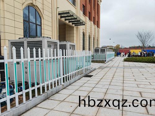 泳池設備分類之一空氣能(neng)熱泵現場實拍