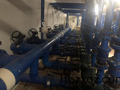 泳池設備機房中的循環水泵