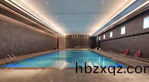 恆溫遊(you)泳池採用愛尅熱泵