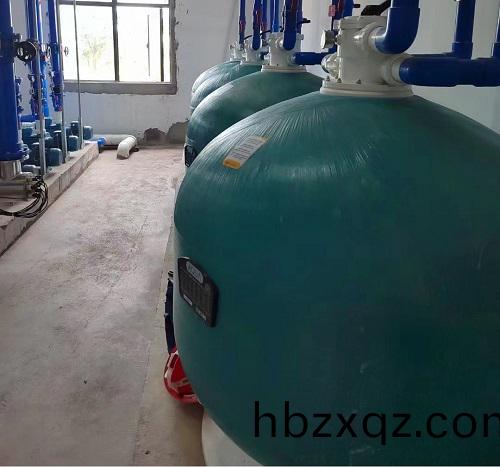 泳池設備機房中的過(guo)濾砂缸