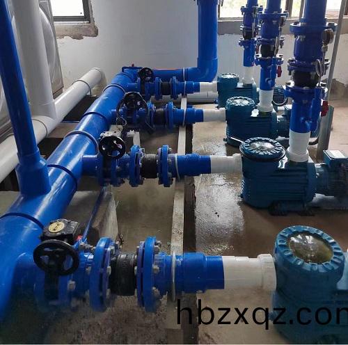 泳池設備機房中的循環水泵