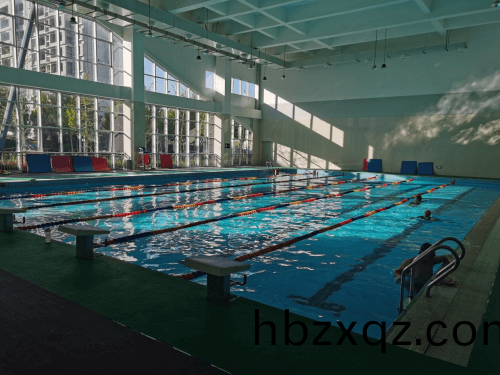 健身中(zhong)心泳池