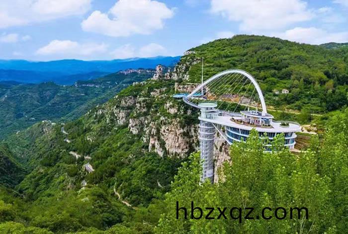 山東淄愽懸崖泳(yong)池